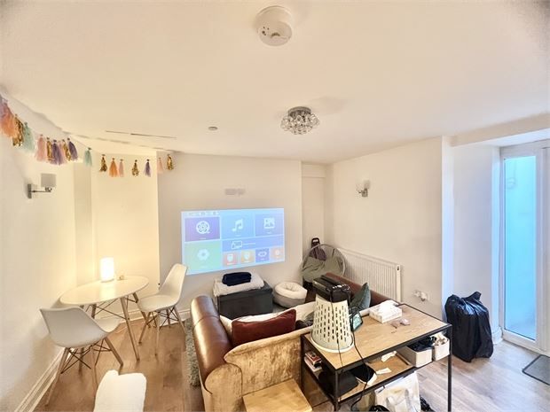 Property photo 3 of 7 Picture 3