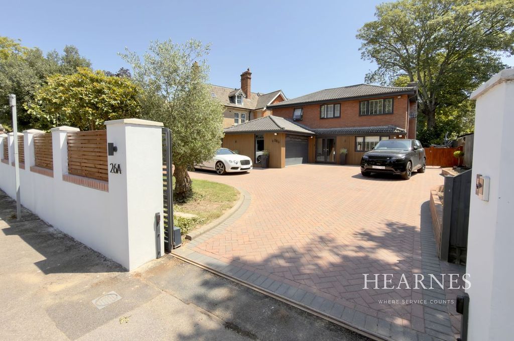 Property photo 1 of 28