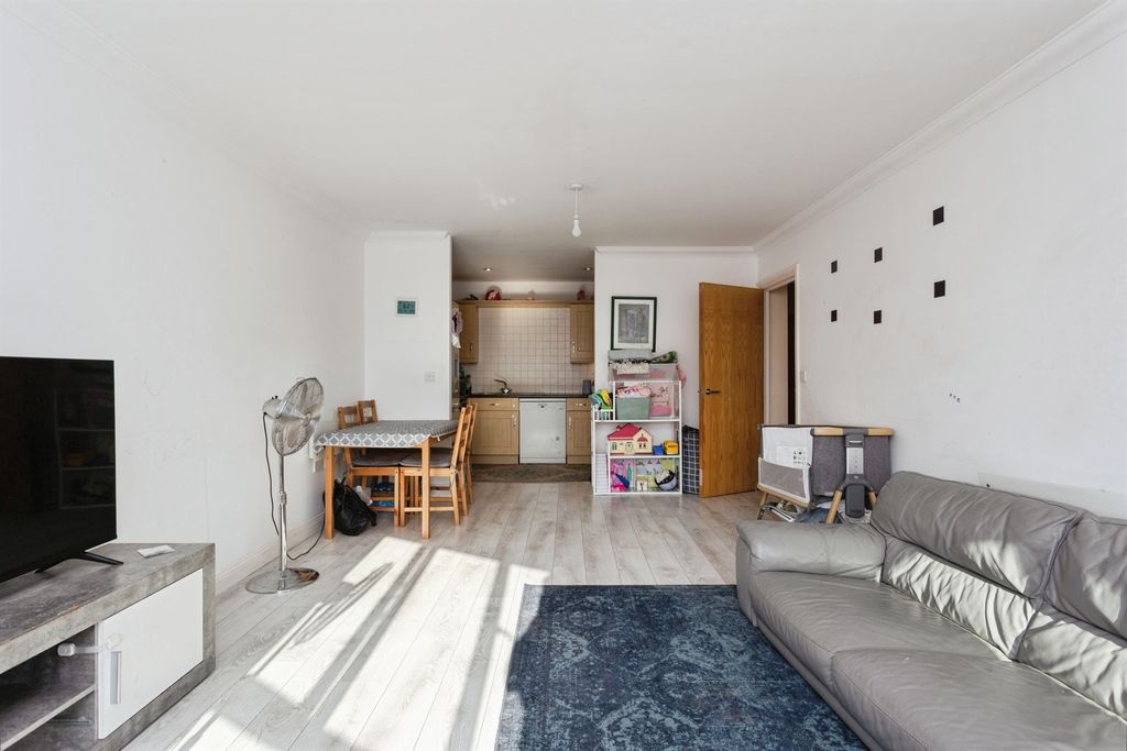 Property photo 3 of 14