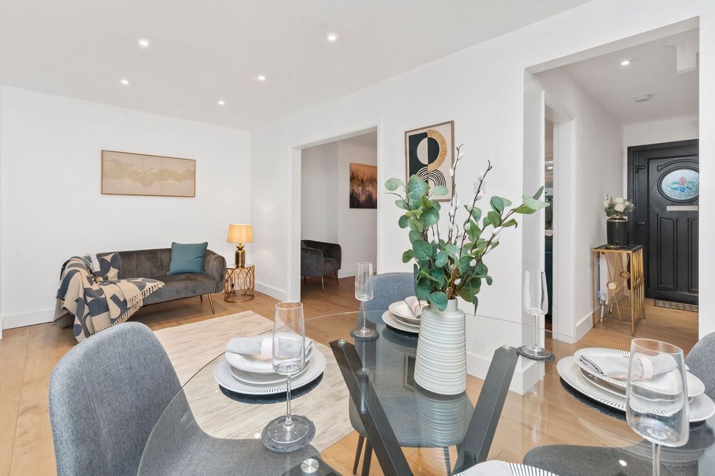 Property photo 3 of 39