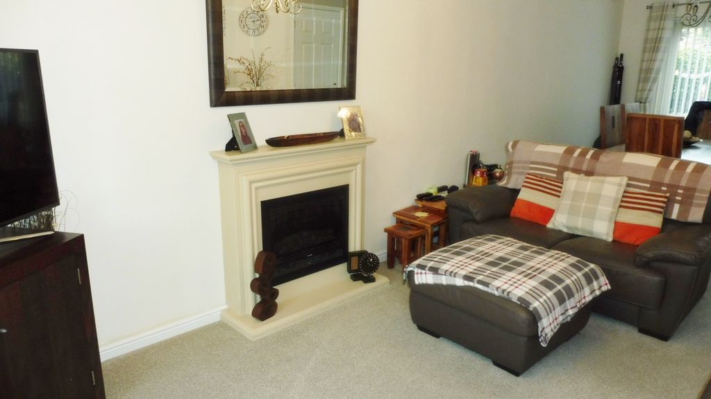 Property photo 3 of 27 Lounge