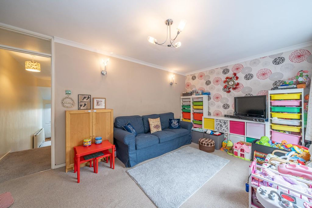 Property photo 2 of 18