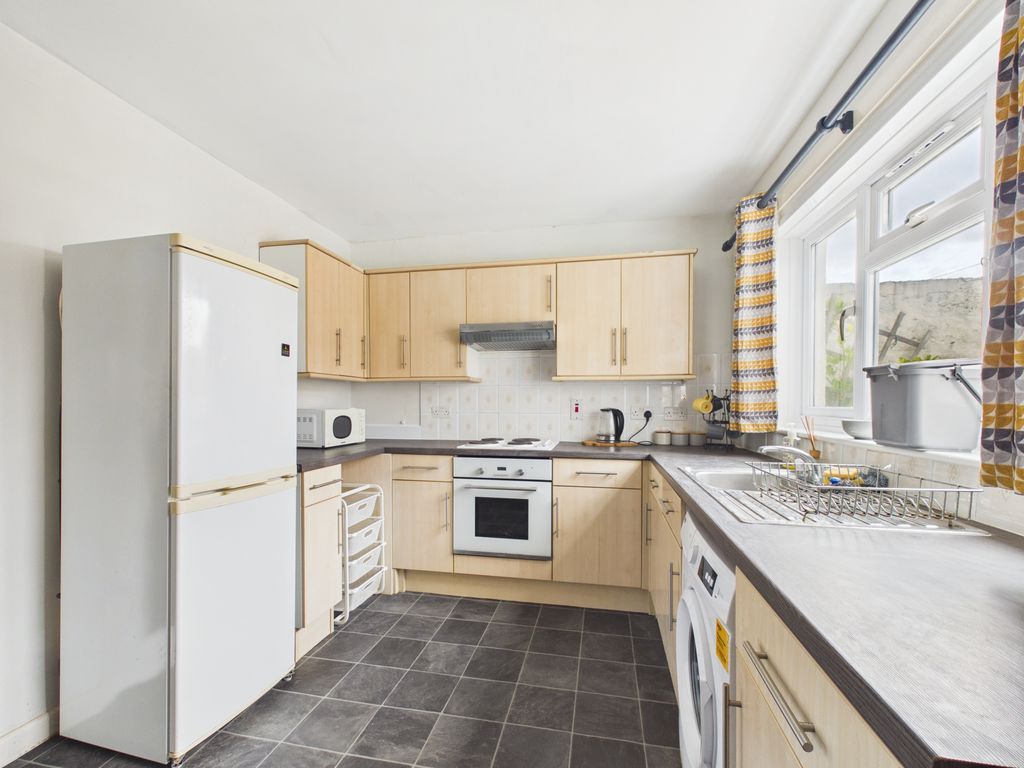 Property photo 2 of 12 Kitchen