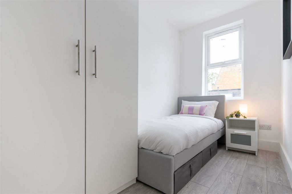 Property photo 1 of 6 Studio (1 Of 1).Jpg