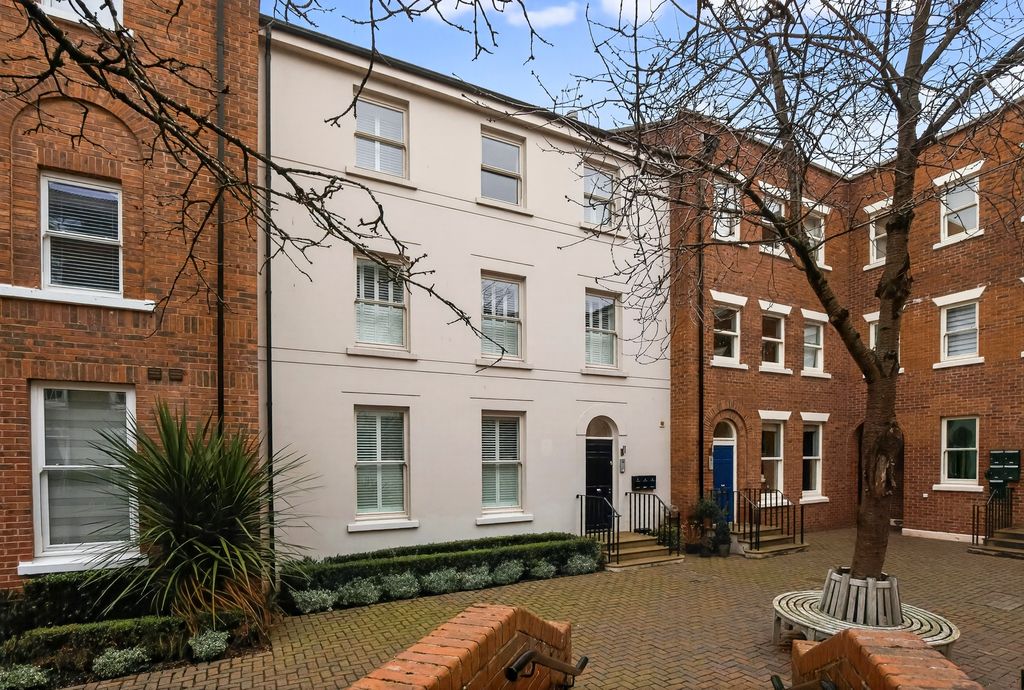 Property photo 2 of 20