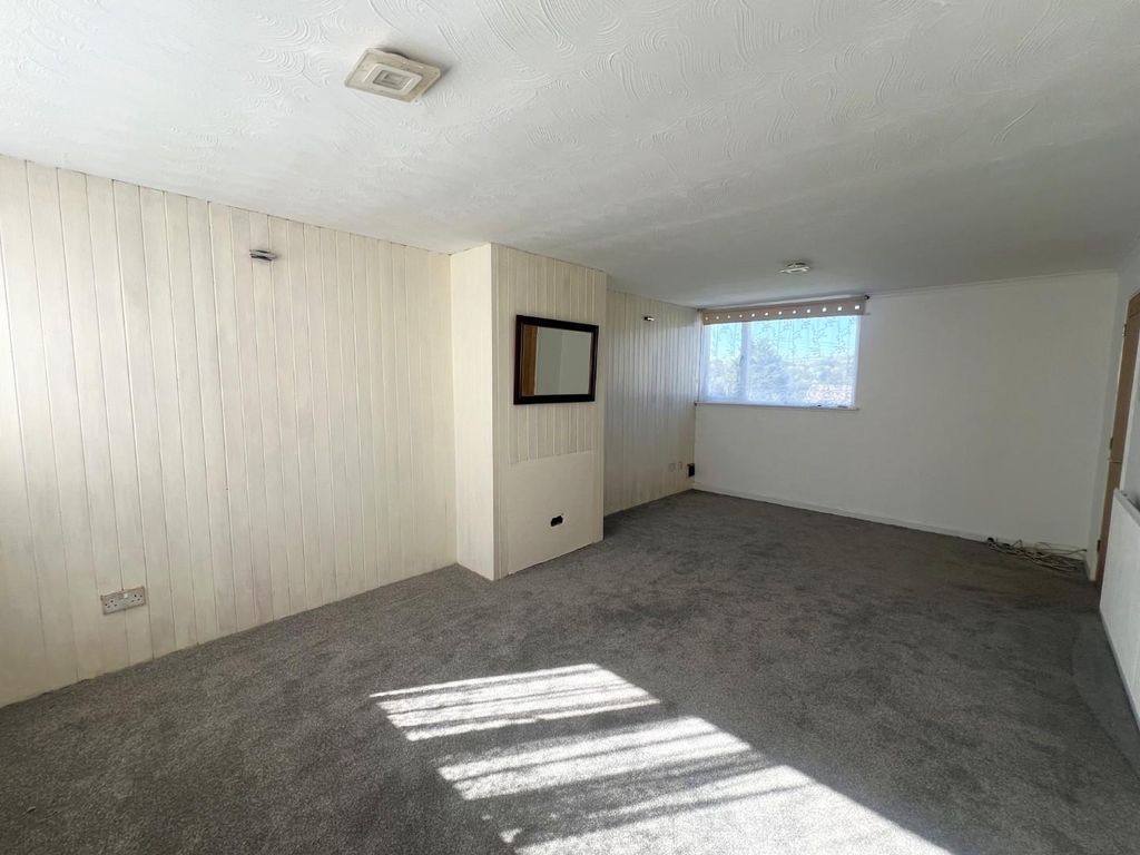 Property photo 3 of 11 Lounge