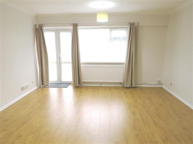 Property photo 1 of 7 Living Room