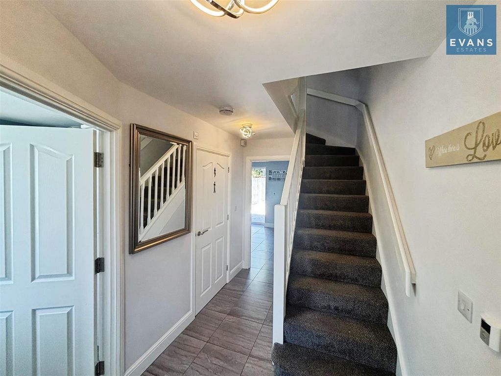 Property photo 3 of 27 Hallway