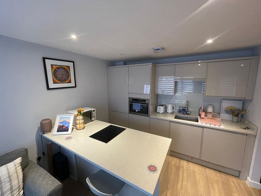 Property photo 3 of 7 Photo 6