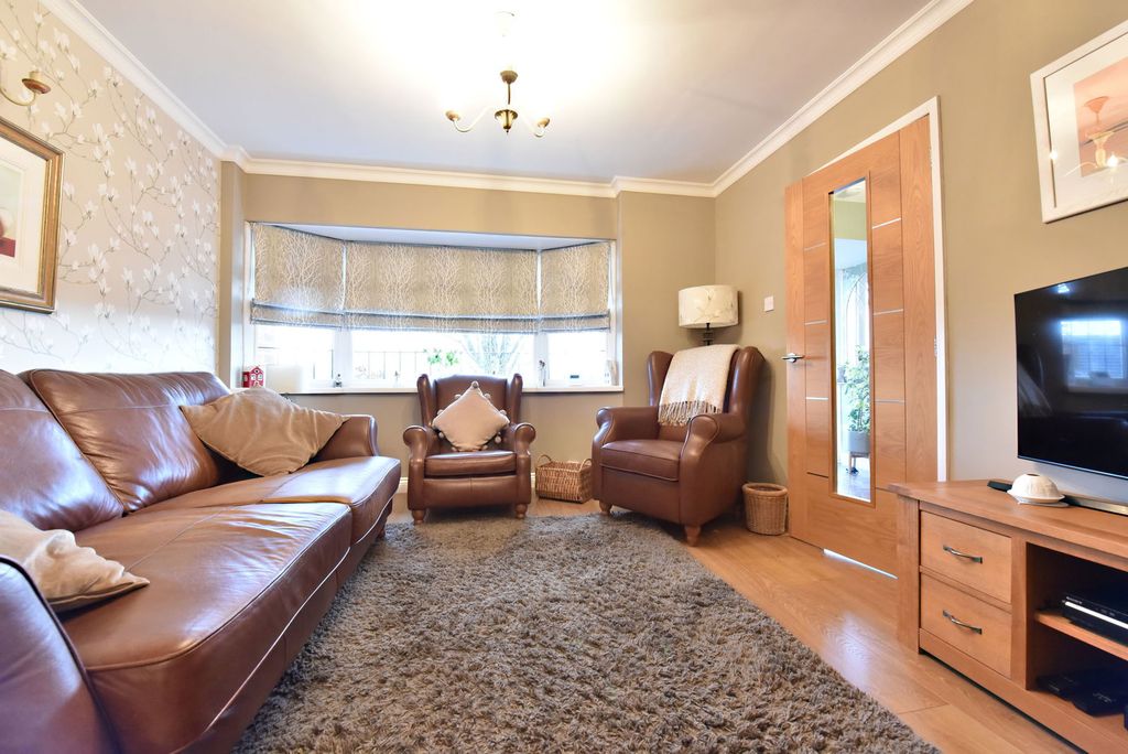 Property photo 2 of 25