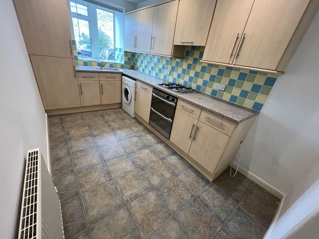 Property photo 2 of 10 Kitchen
