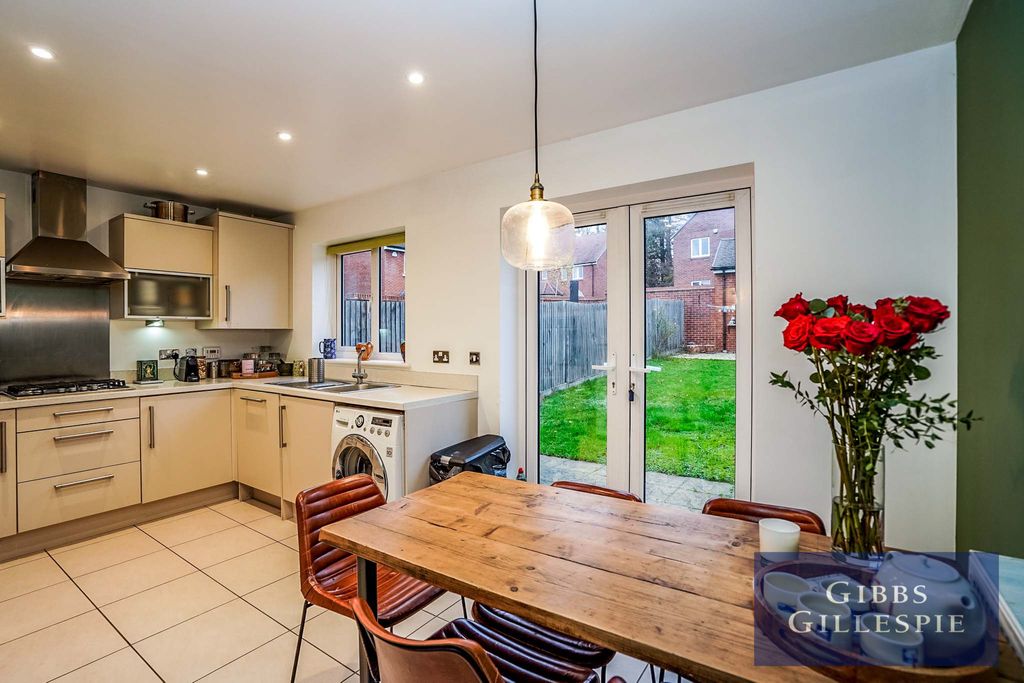 Property photo 3 of 10 6