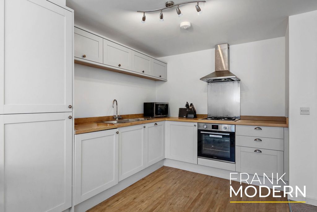Property photo 3 of 13 Kitchen