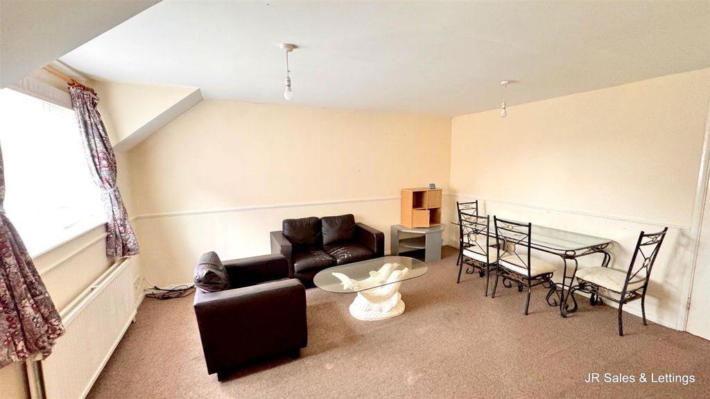 Property photo 3 of 8 20251022_124006414_Ios.Jpg