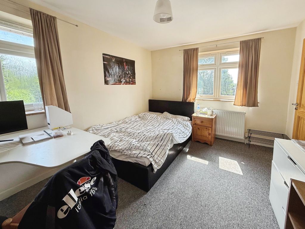 Property photo 1 of 7 Bedroom