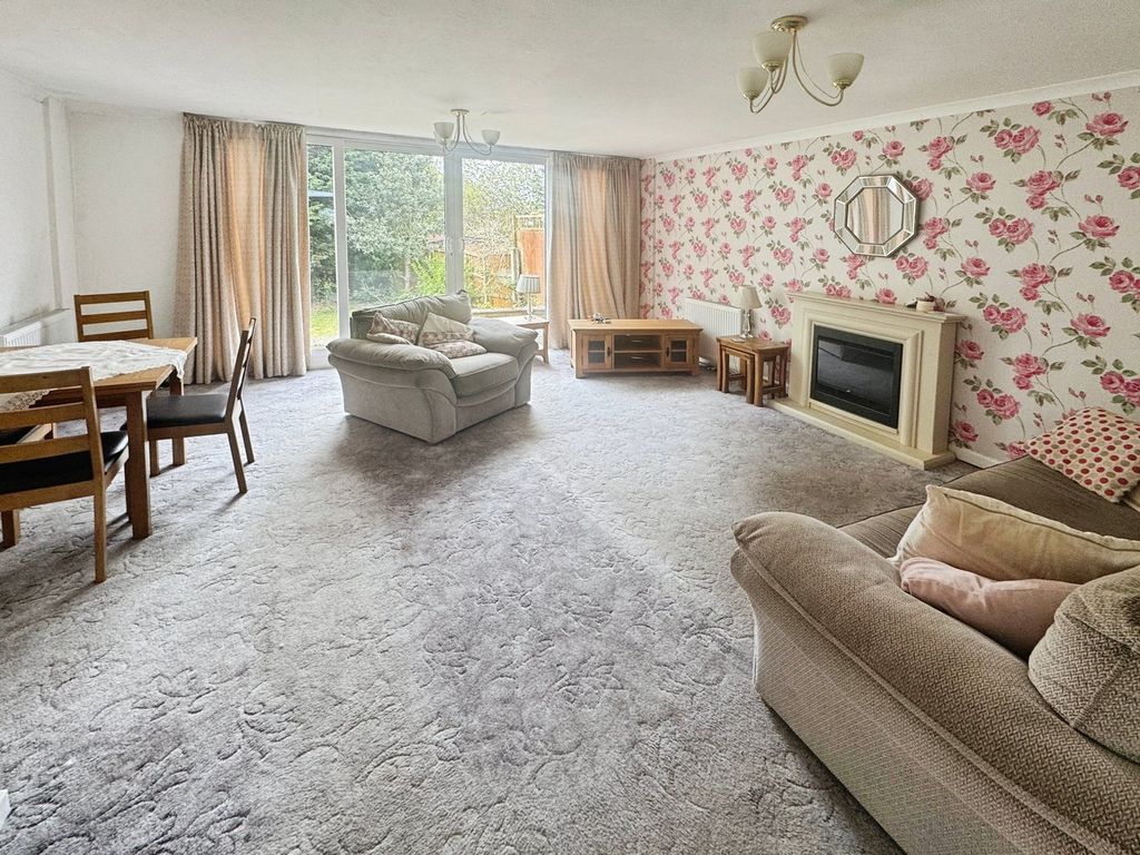 Property photo 2 of 20 Lounge/Dining Room