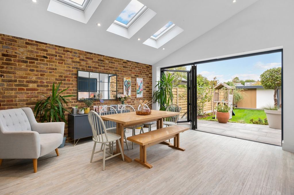 Property photo 3 of 26