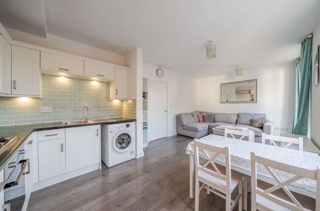 Property photo 3 of 8