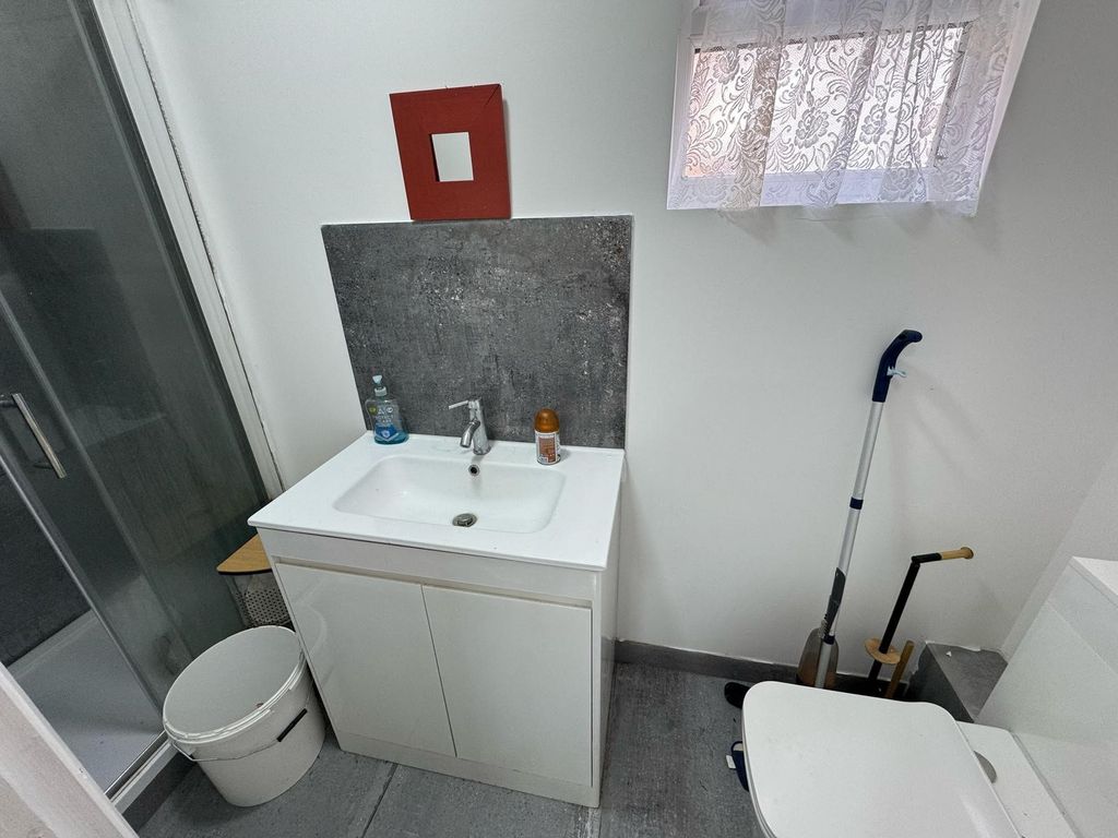 Property photo 3 of 4