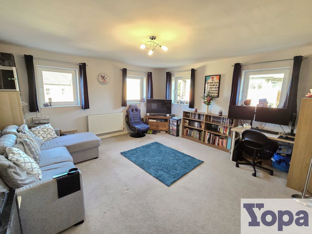 Property photo 2 of 17 Lounge