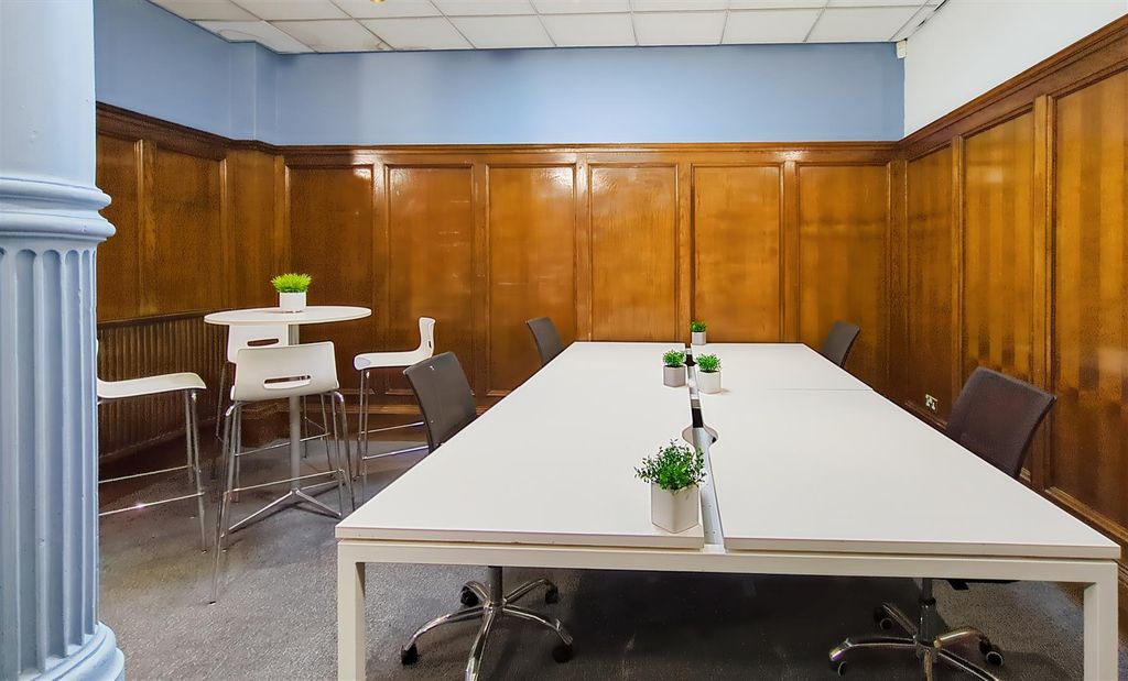 Property photo 3 of 11 Business Lounge 2.Jpg