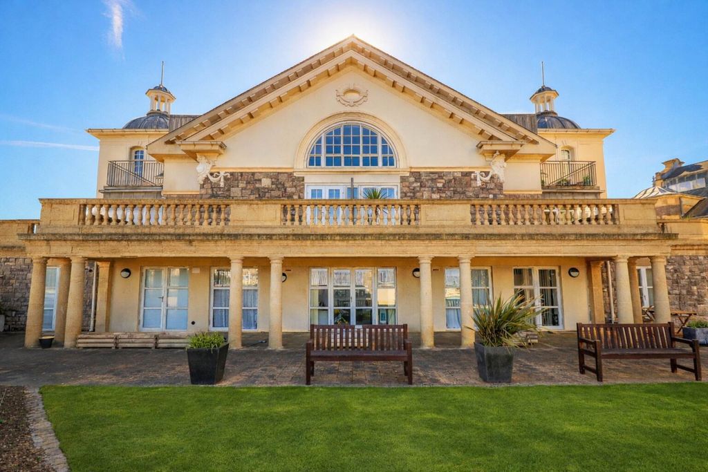 Property photo 2 of 12