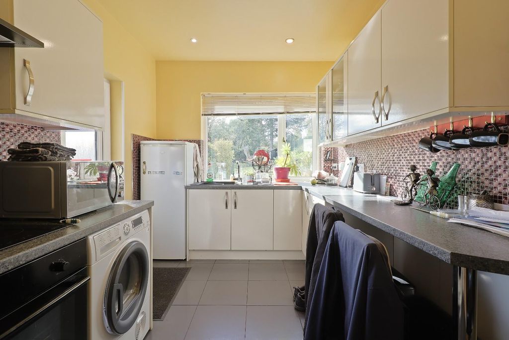 Property photo 3 of 26 Kitchen