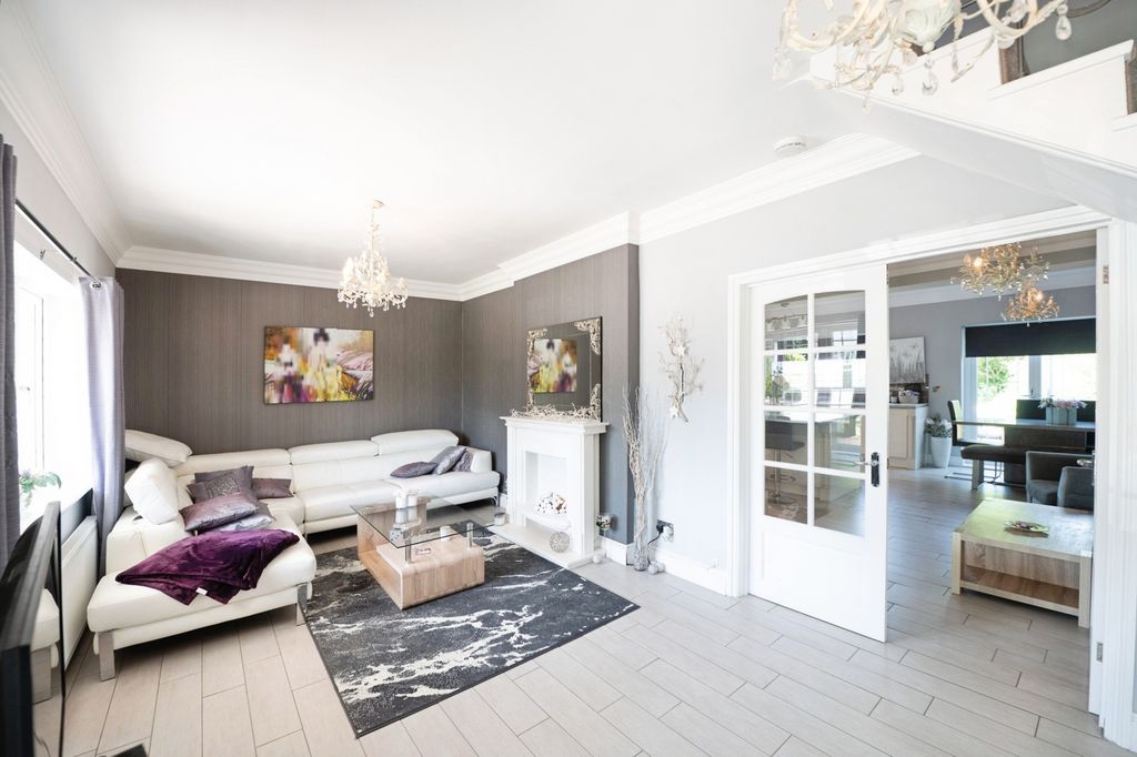 Property photo 3 of 31 Pbox-Img.Jpg