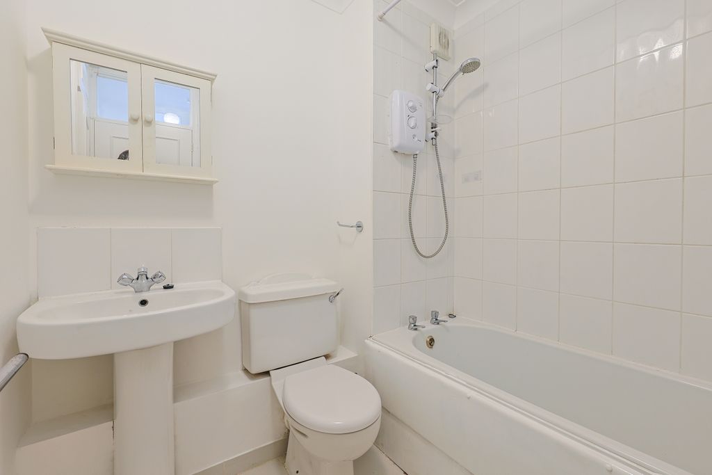 Property photo 2 of 14 Bathroom