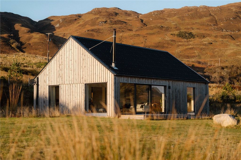 Property photo 3 of 14 Sky House