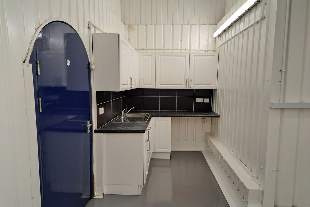 Property photo 2 of 5 The Front Of An Arch.