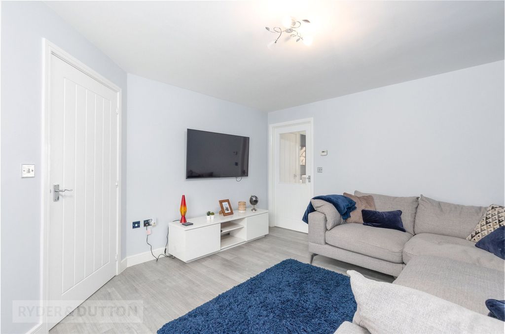 Property photo 3 of 17 Lounge