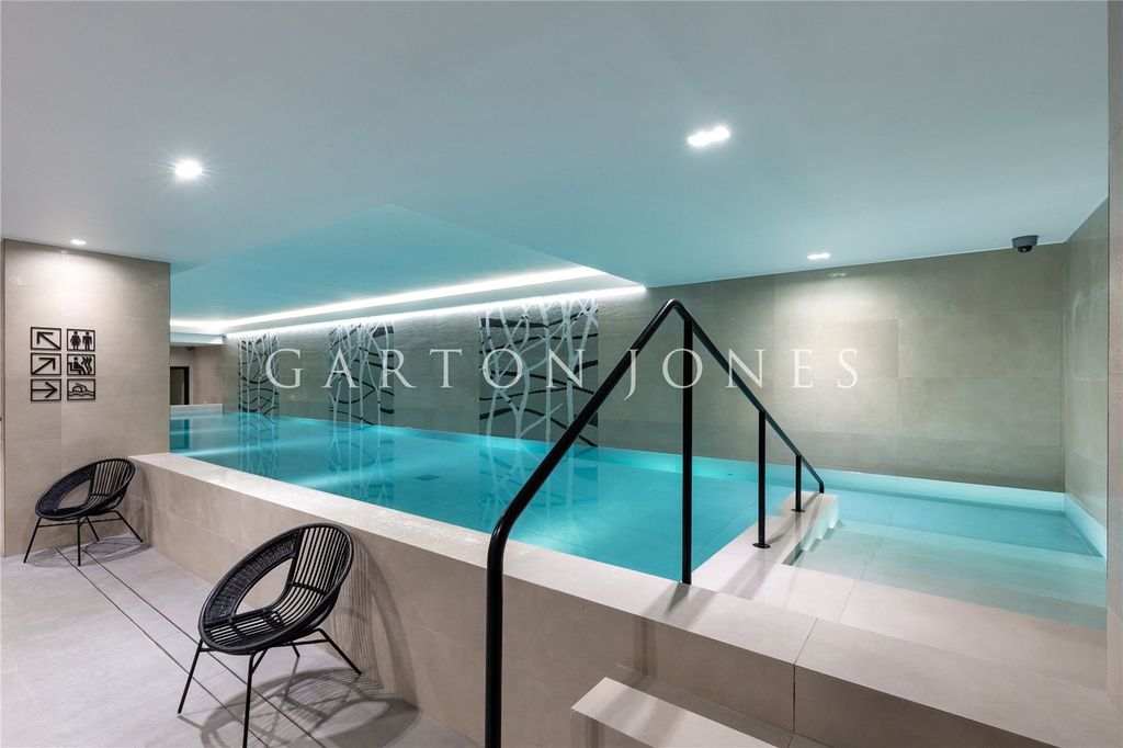 Property photo 3 of 23 Swimming Pool
