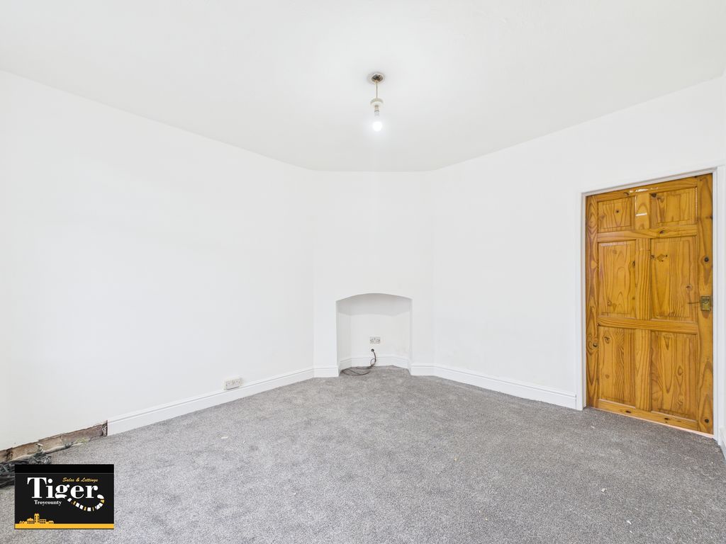 Property photo 3 of 21 Cam03440G0-Pr0495-Still014