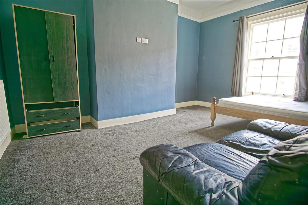Property photo 3 of 8 Bedroom 1
