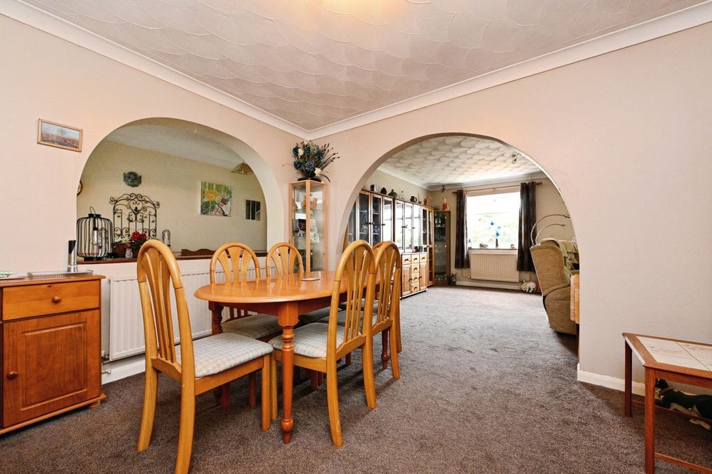 Property photo 3 of 17 Photo
