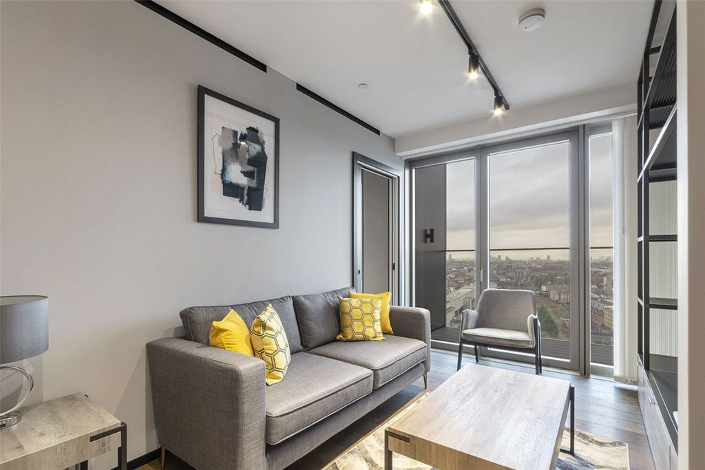 Property photo 3 of 18