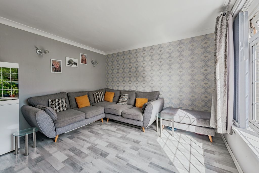 Property photo 3 of 19 Living Room