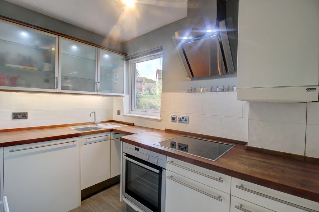 Property photo 2 of 10 Kitchen