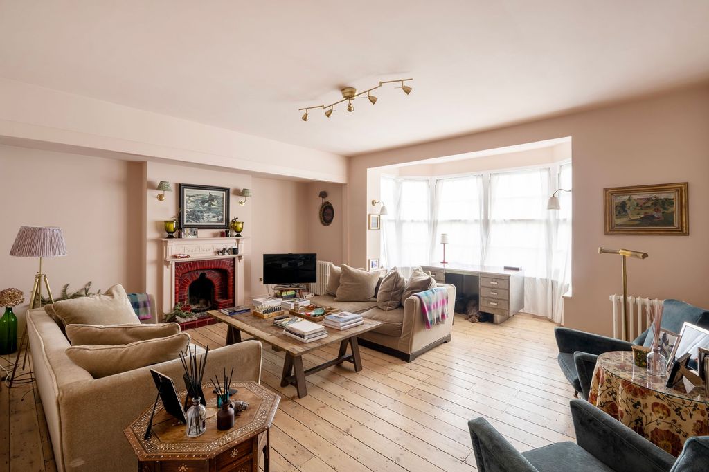 Property photo 1 of 33