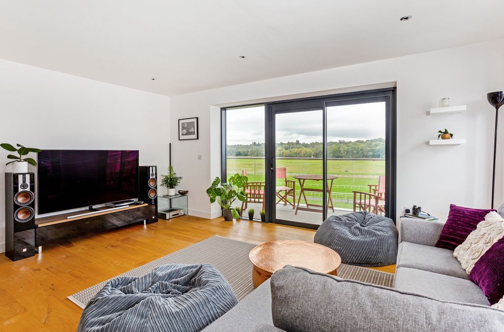 Additional image 12 of 2 bed flat for saleKingman Way, Newbury RG14