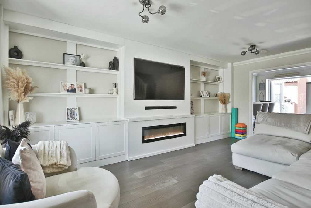 Property photo 2 of 18 4067326