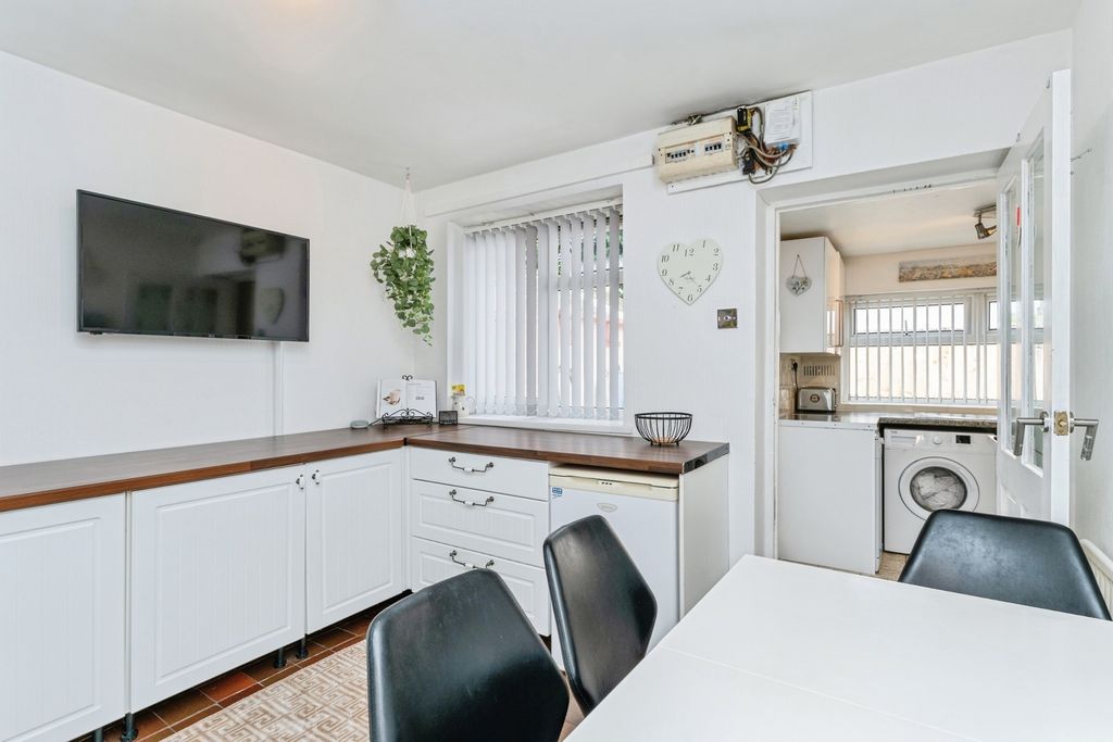 Property photo 3 of 25 Pbox-Img.Jpg