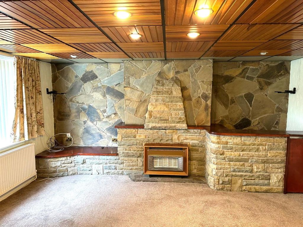 Property photo 3 of 20 Lounge