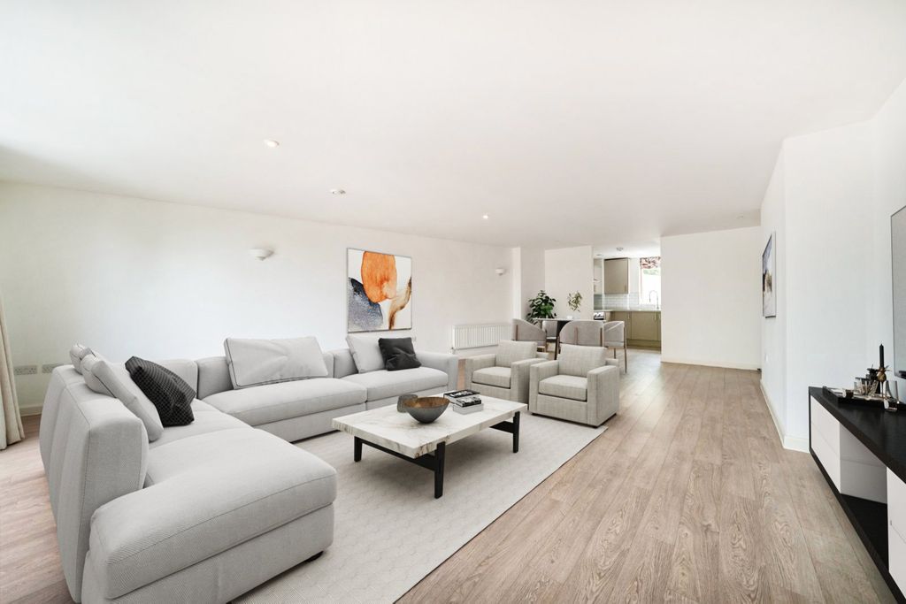 Property photo 2 of 19 Picture No. 28