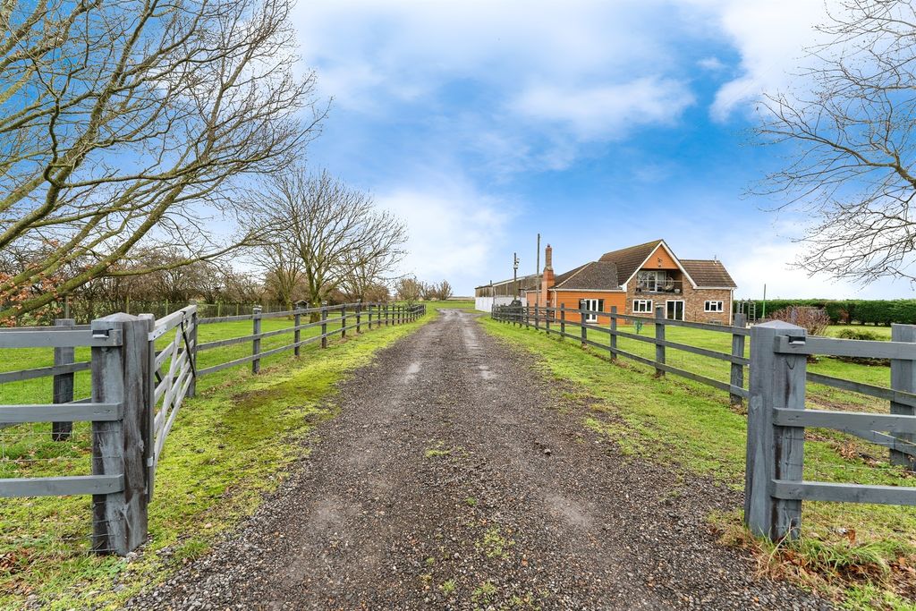 Property photo 3 of 39