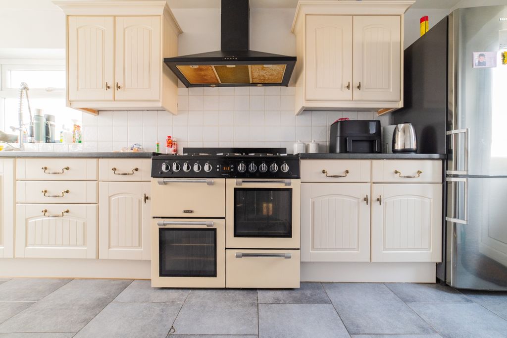 Additional image 7 of 3 bed semi-detached house for saleGreenway Road, Rumney CF3