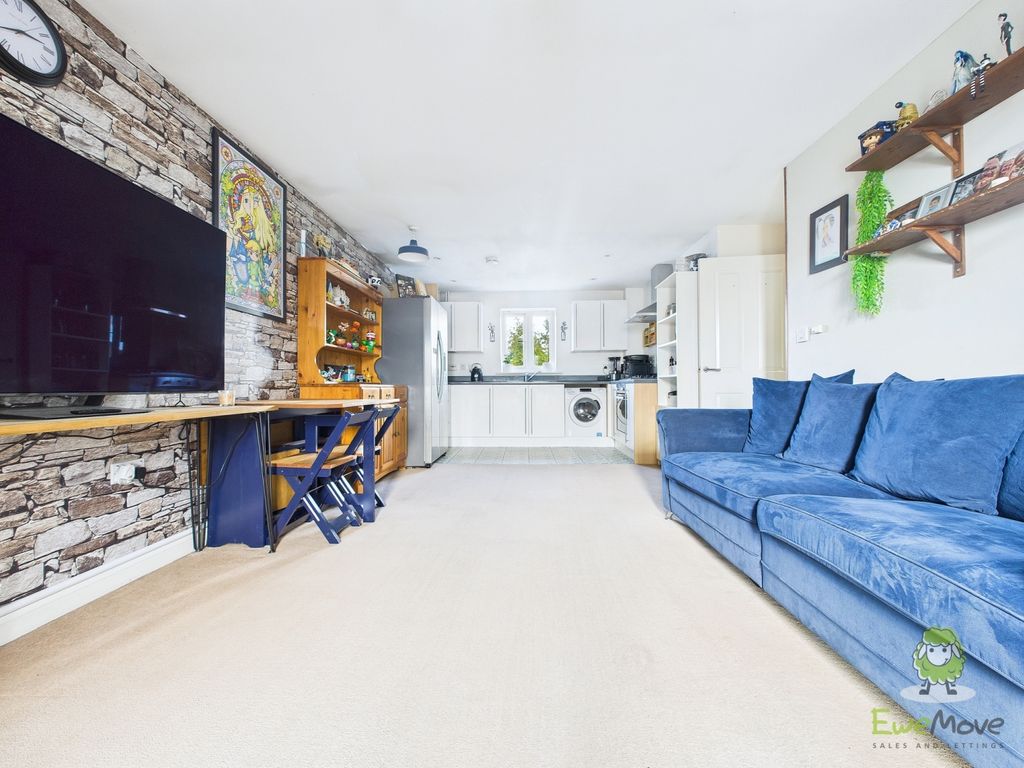 Property photo 2 of 24 Cam01543G0-Pr0151-Still015