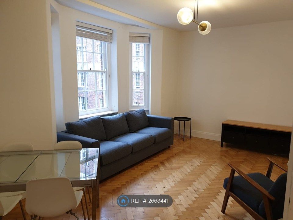 Property photo 1 of 11 Living Room