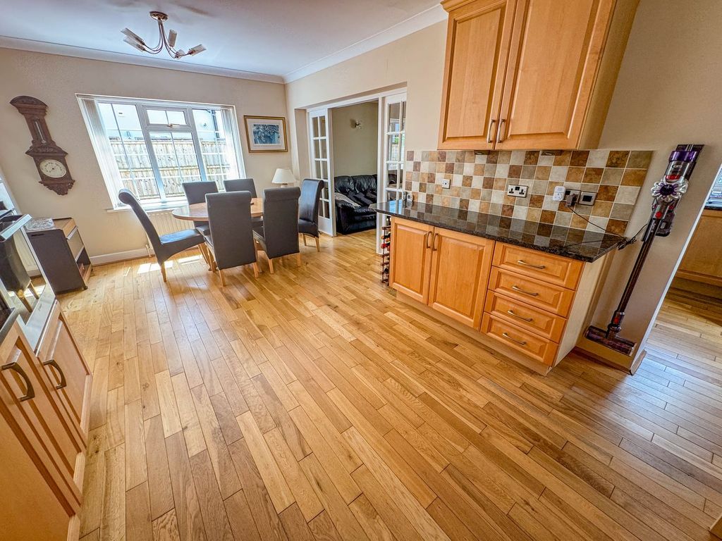 Property photo 3 of 36